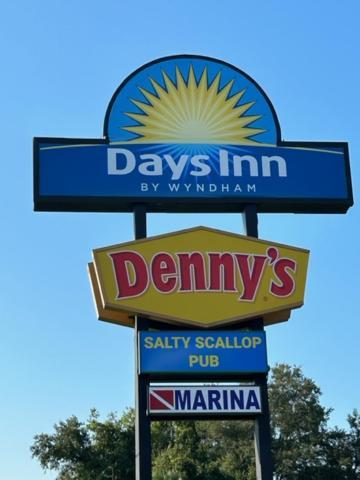 Days Inn By Wyndham קריסטל ריבר מראה חיצוני תמונה