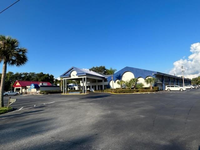 Days Inn By Wyndham קריסטל ריבר מראה חיצוני תמונה