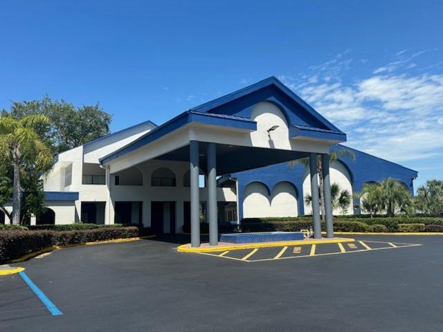 Days Inn By Wyndham קריסטל ריבר מראה חיצוני תמונה