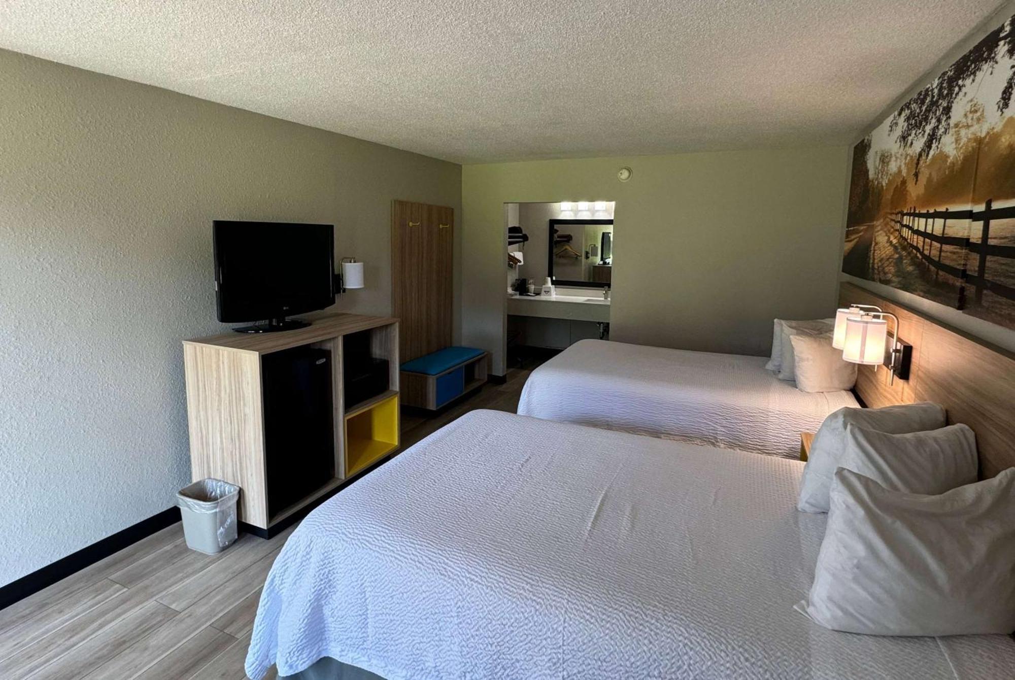 Days Inn By Wyndham קריסטל ריבר מראה חיצוני תמונה